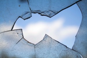 broken-window-960188_960_720
